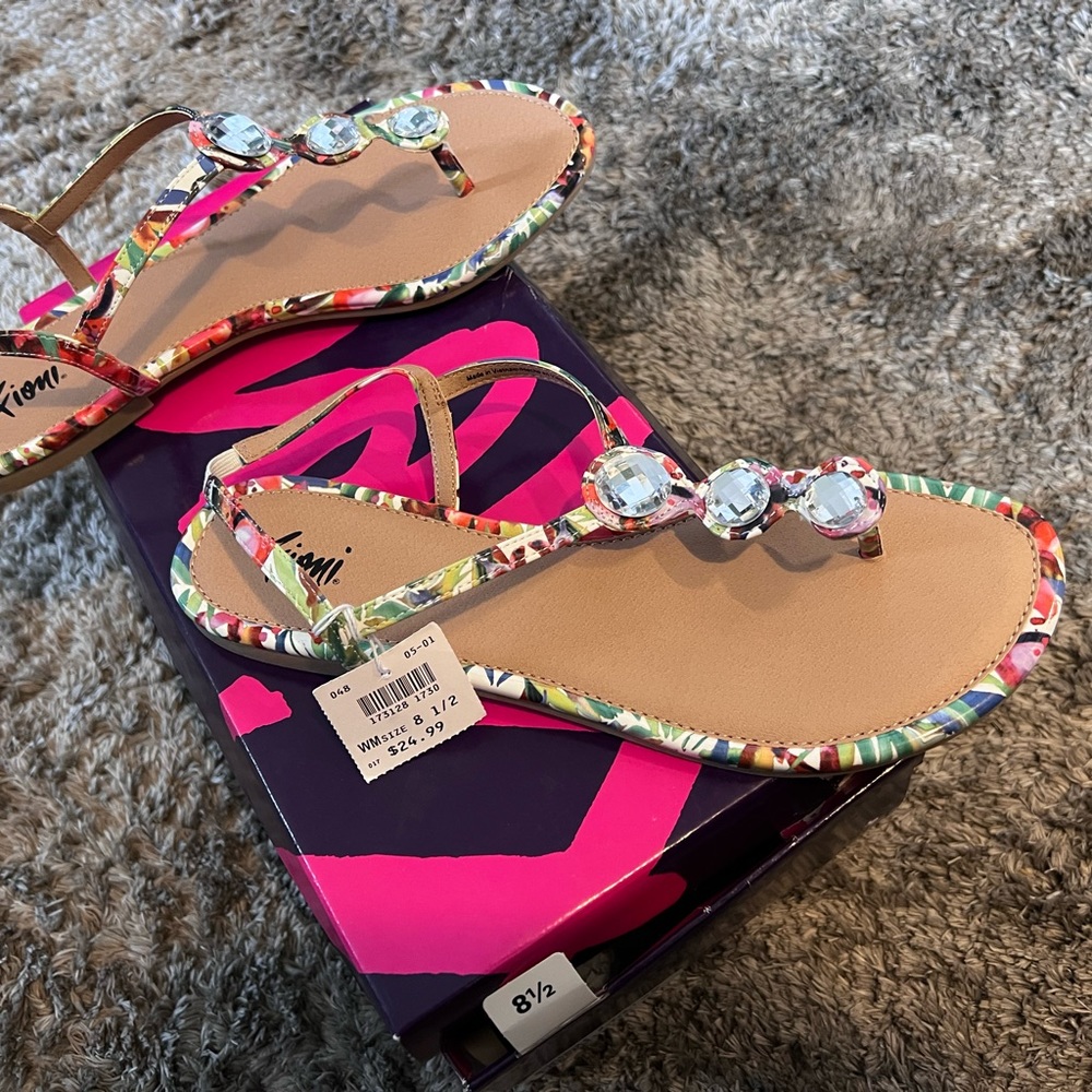 8.5 Fioni Sandals Floral and Gems